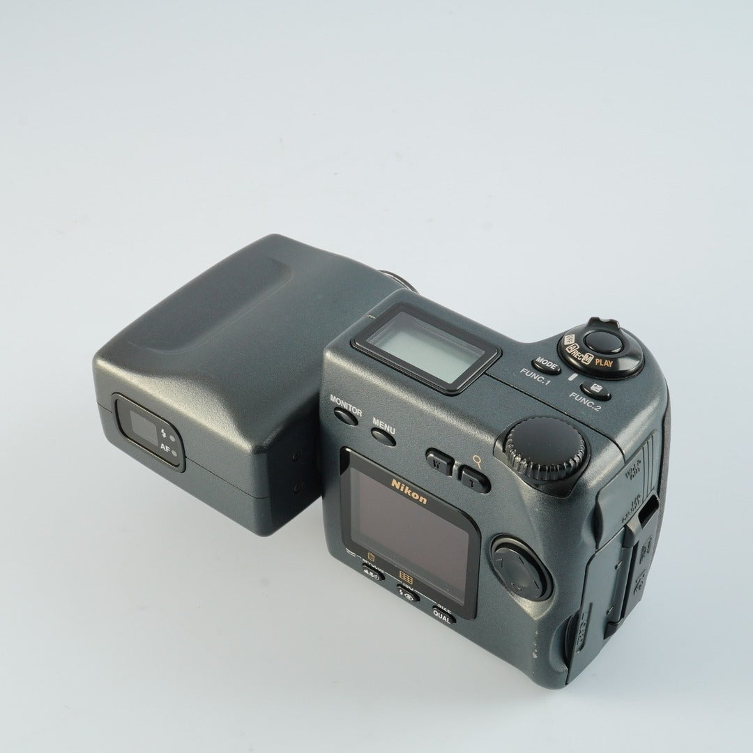 Nikon Coolpix 990 - Filem.sg