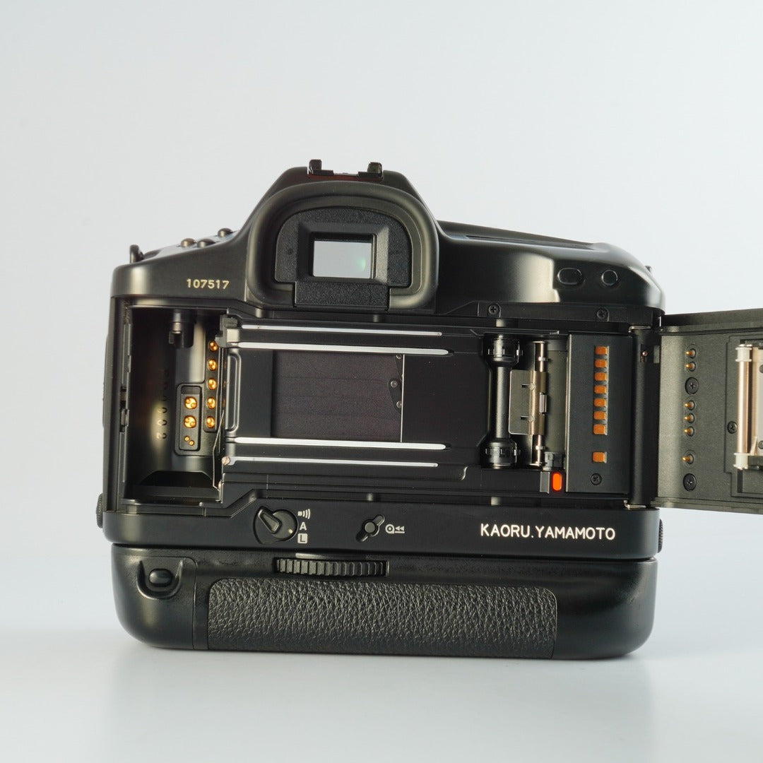 Canon EOS 1 + Battery Pack BP-E1 - Filem.sg