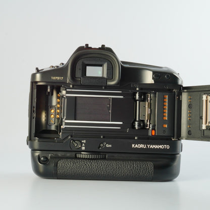 Canon EOS 1 + Battery Pack BP-E1 - Filem.sg