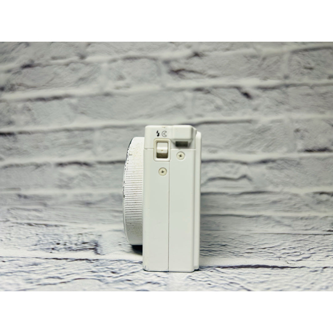 Nikon Coolpix P340 (White) - Filem.sg