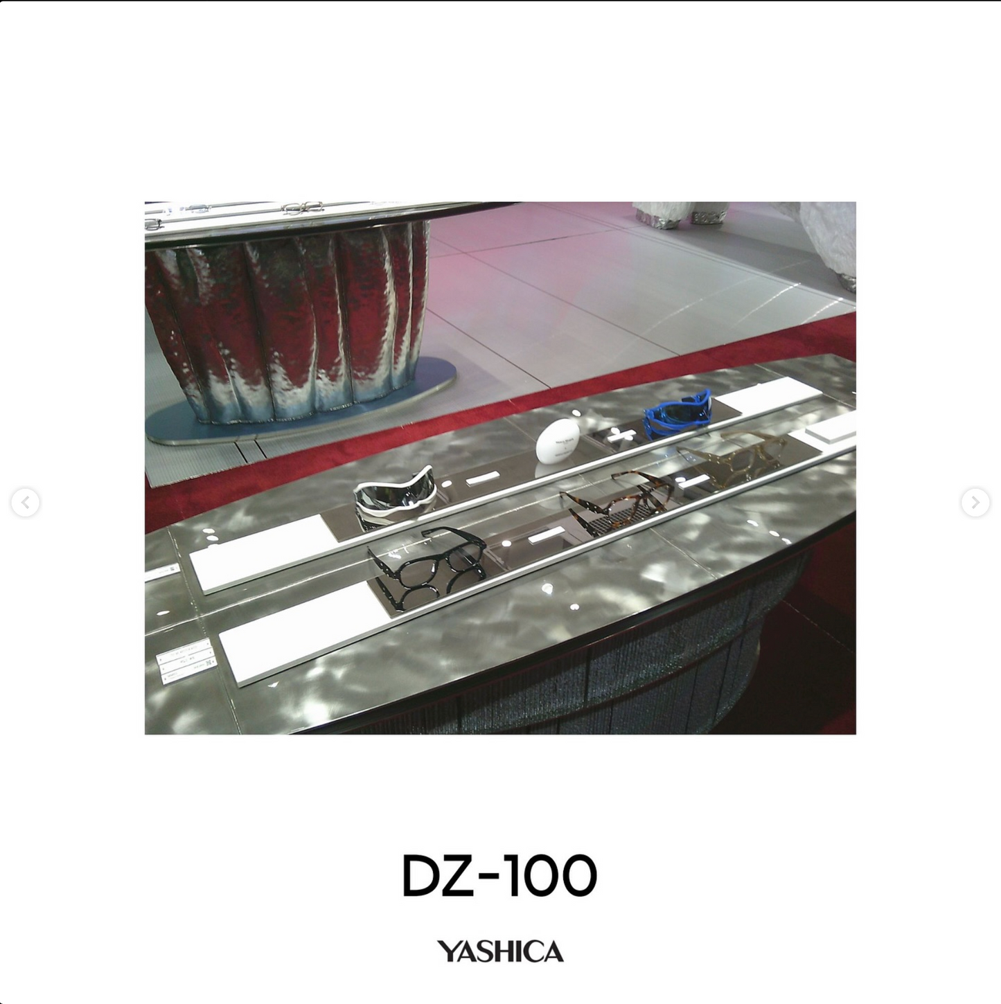 YASHICA x Hello Kitty Digital Camera DZ-100 (Pink)