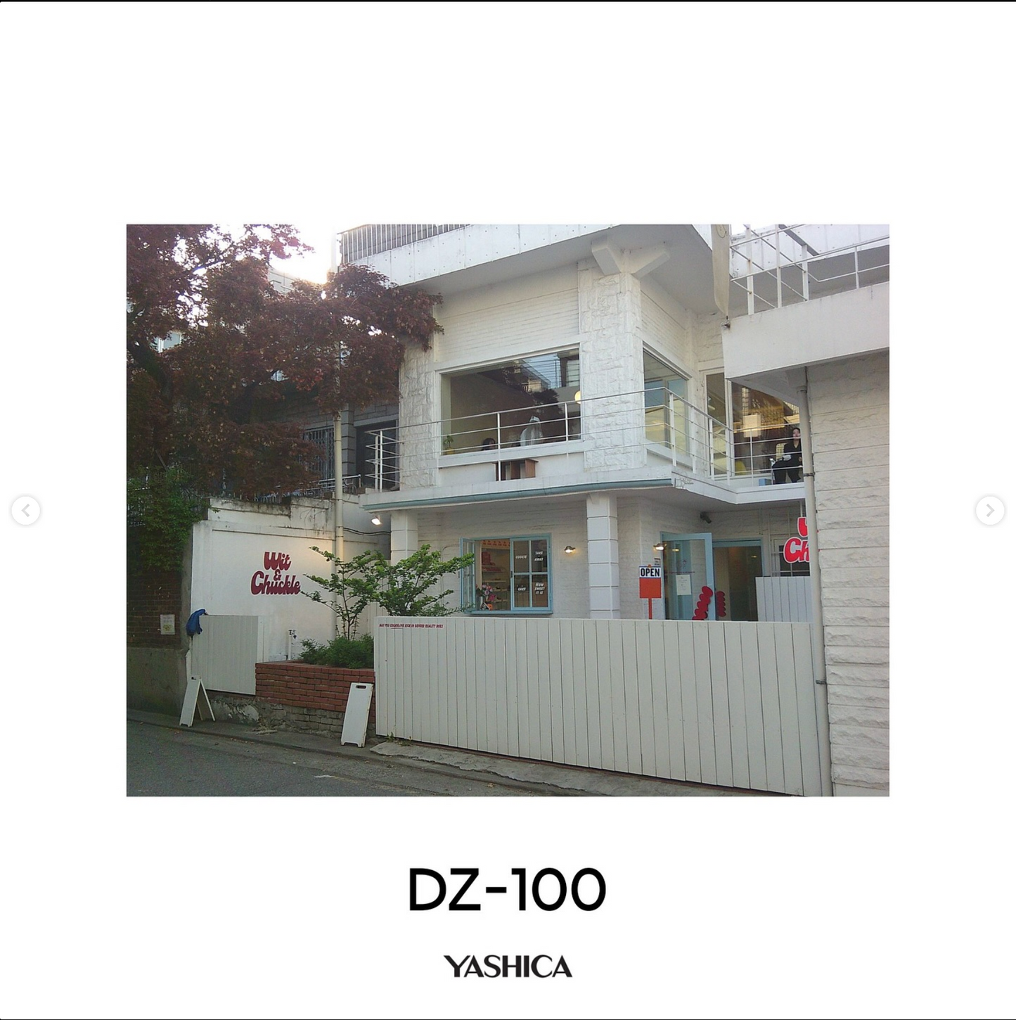 YASHICA x Hello Kitty Digital Camera DZ-100 (Pink)