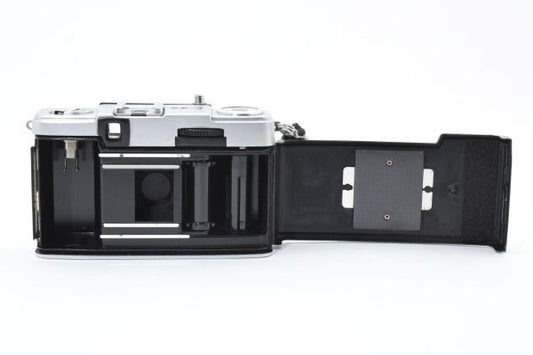 Olympus PEN EE-3 with D.Zuiko 28mm f/3.5
