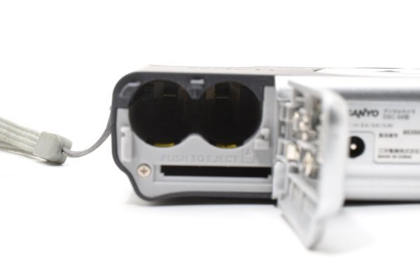 Sanyo Xacti DSC-S6 - Filem.sg